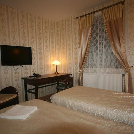 Hotel Dwor Ostoia à Rymanów Chambre photo