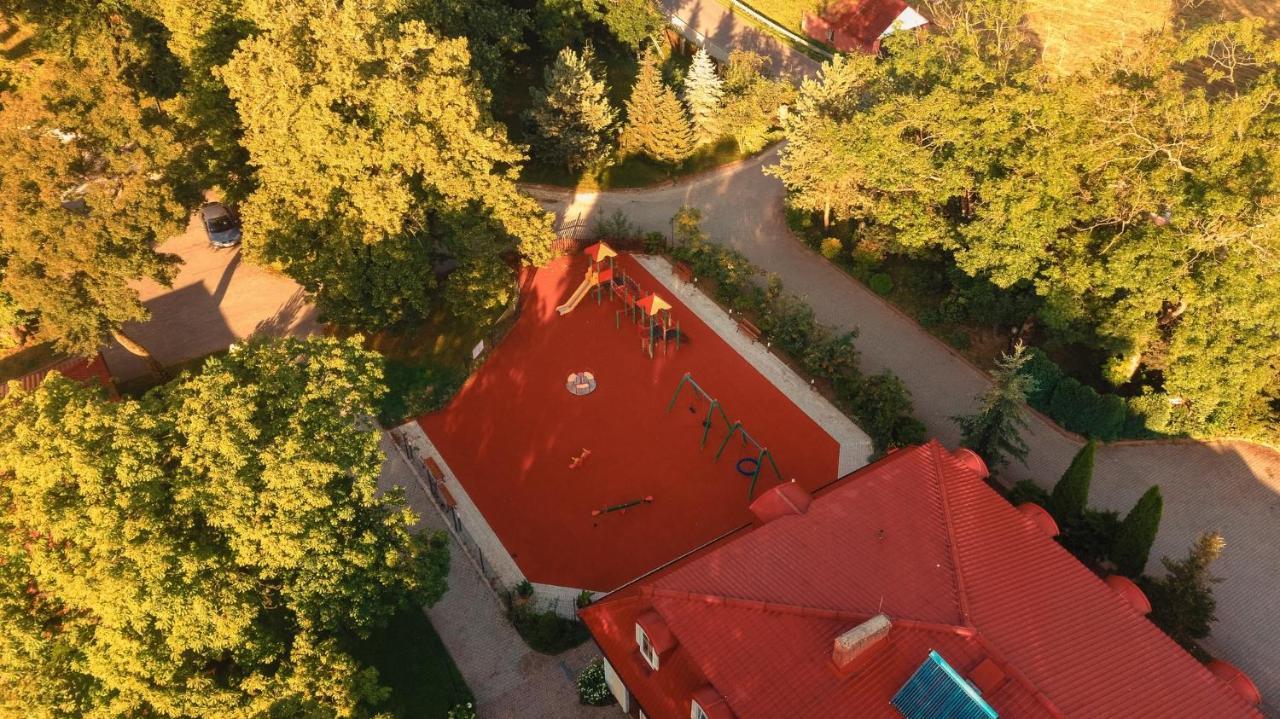 Hotel Dwor Ostoia à Rymanów Extérieur photo