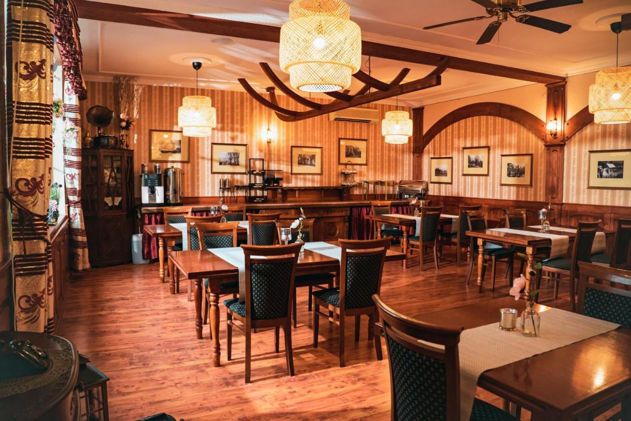 Hotel Dwor Ostoia à Rymanów Extérieur photo