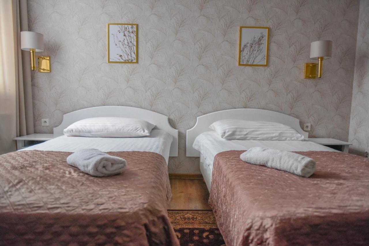 Hotel Dwor Ostoia à Rymanów Extérieur photo