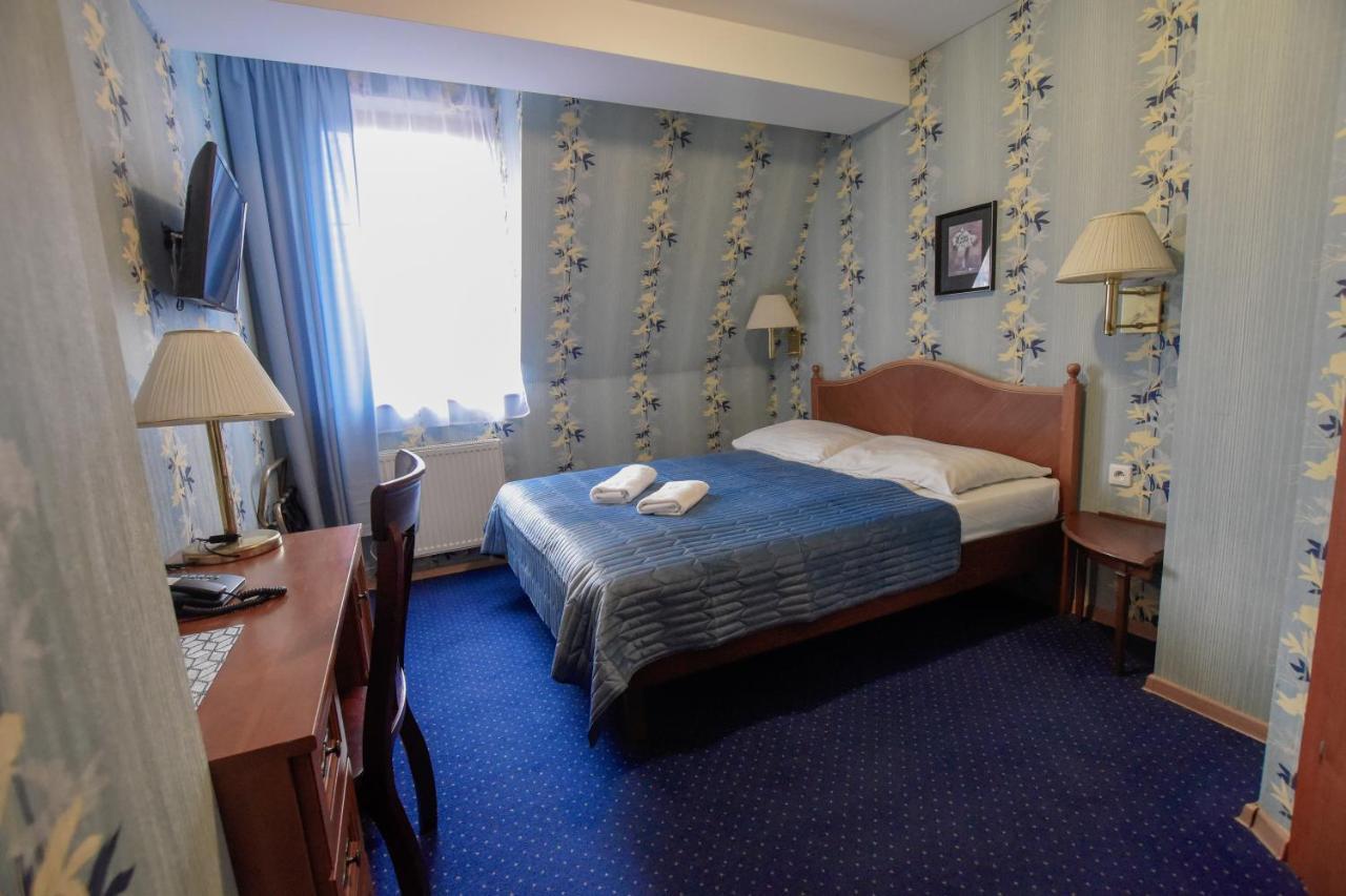 Hotel Dwor Ostoia à Rymanów Extérieur photo