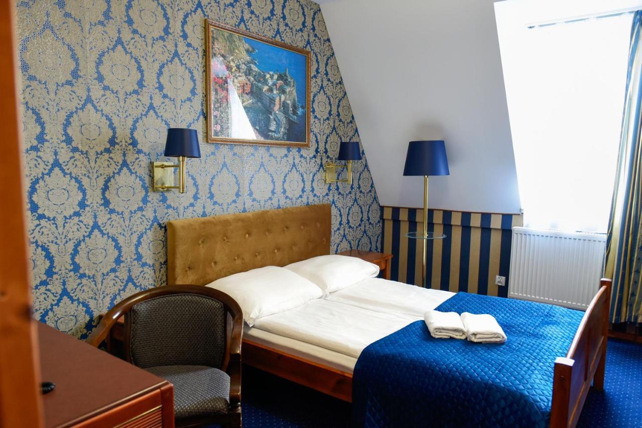 Hotel Dwor Ostoia à Rymanów Extérieur photo