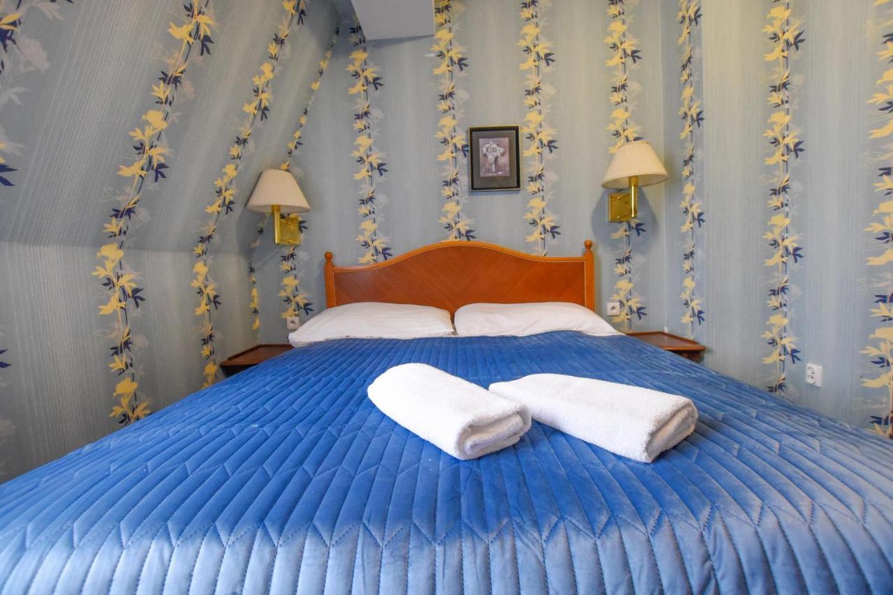Hotel Dwor Ostoia à Rymanów Extérieur photo