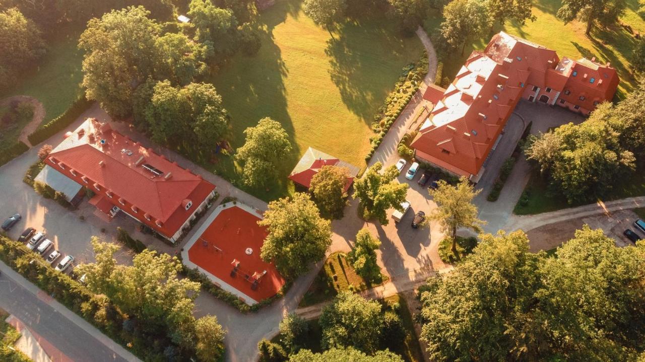 Hotel Dwor Ostoia à Rymanów Extérieur photo