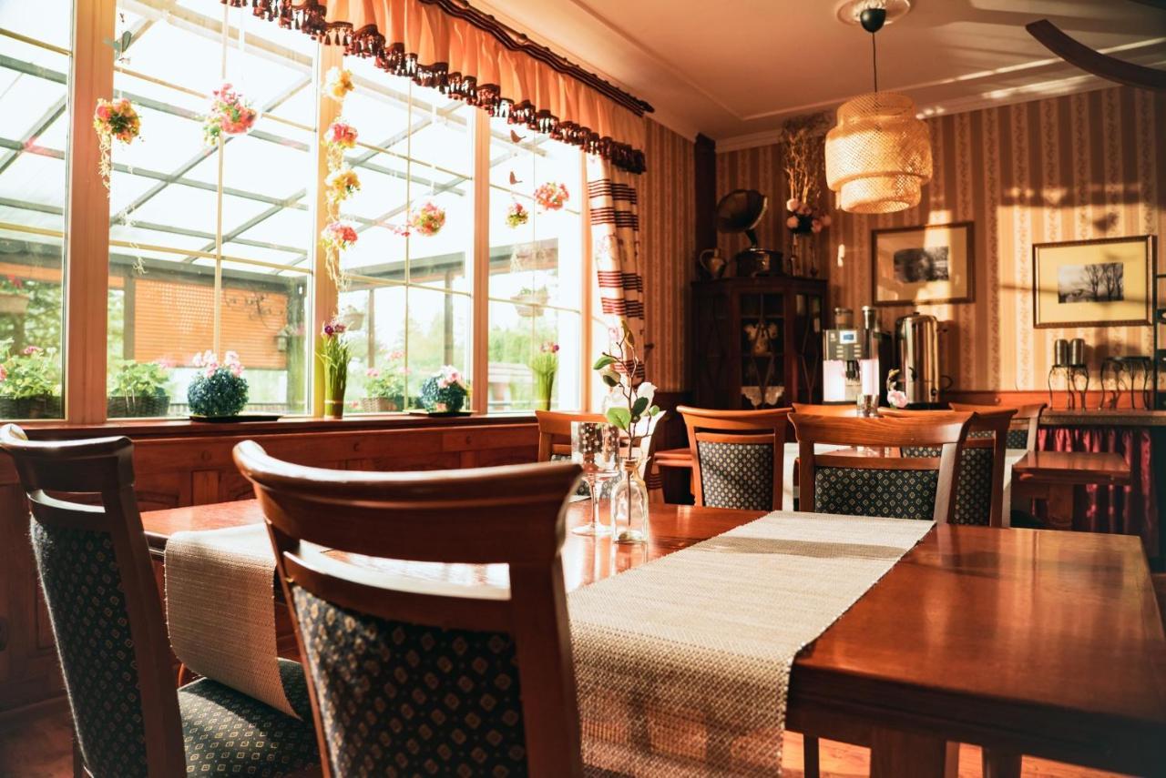 Hotel Dwor Ostoia à Rymanów Extérieur photo