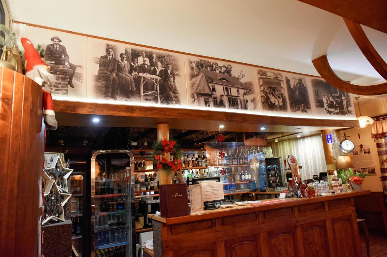Hotel Dwor Ostoia à Rymanów Extérieur photo