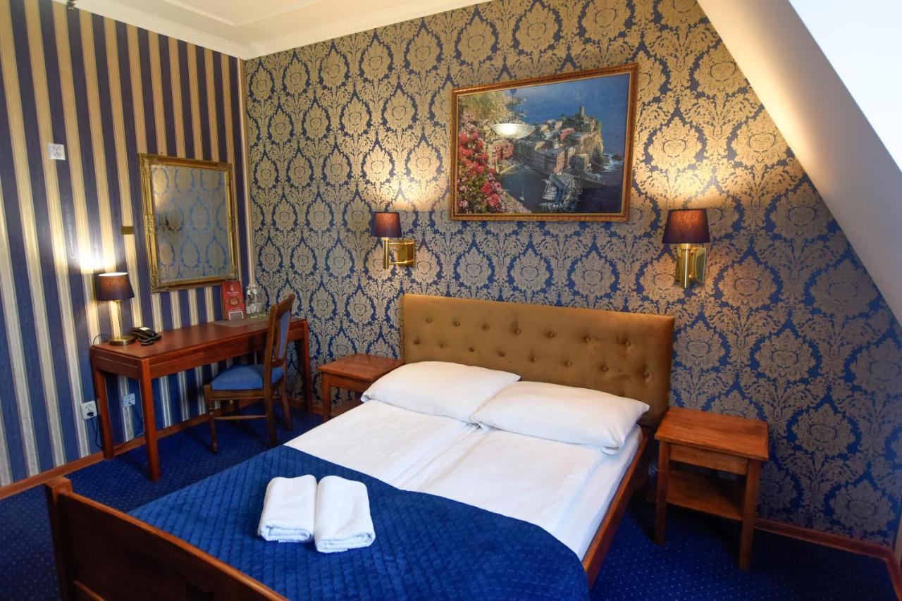 Hotel Dwor Ostoia à Rymanów Extérieur photo