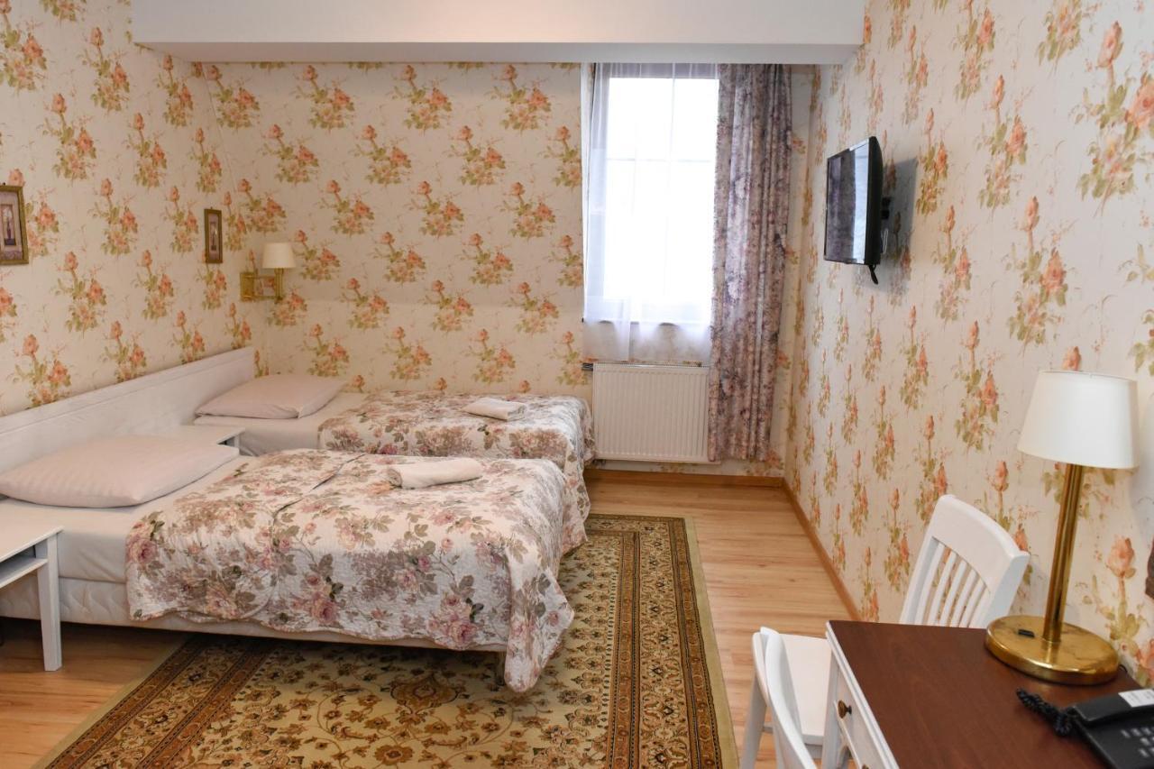 Hotel Dwor Ostoia à Rymanów Extérieur photo