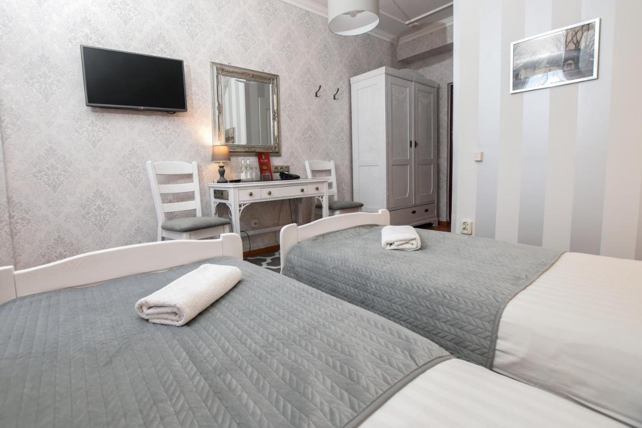 Hotel Dwor Ostoia à Rymanów Extérieur photo