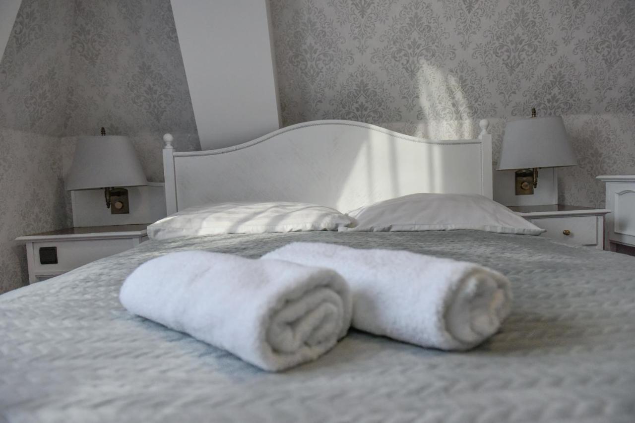 Hotel Dwor Ostoia à Rymanów Extérieur photo