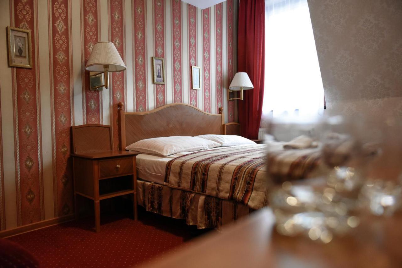 Hotel Dwor Ostoia à Rymanów Extérieur photo
