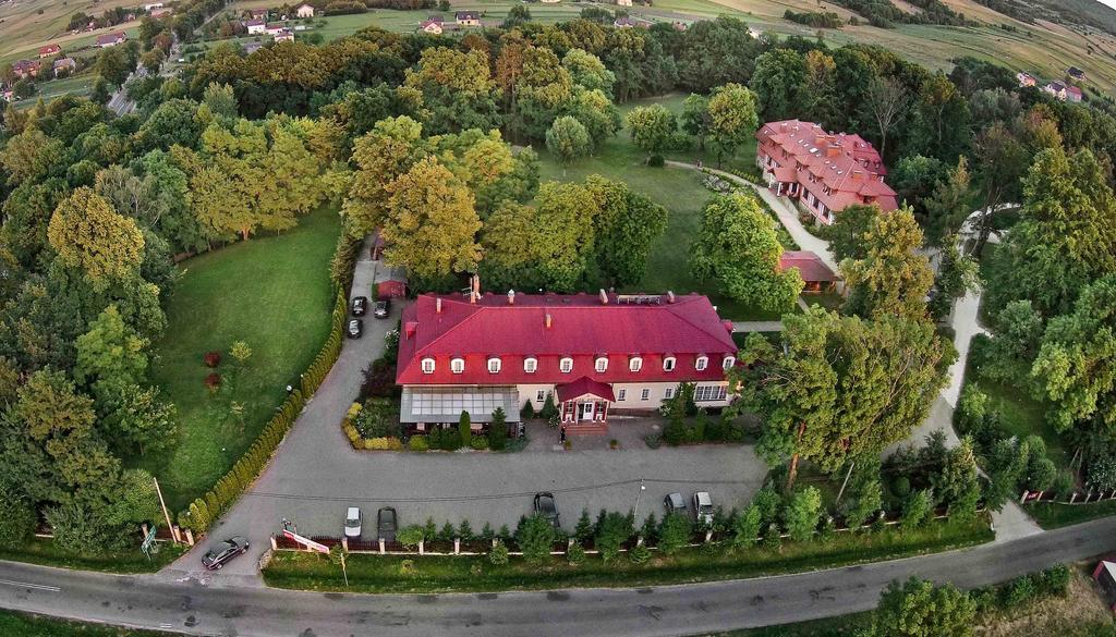 Hotel Dwor Ostoia à Rymanów Extérieur photo