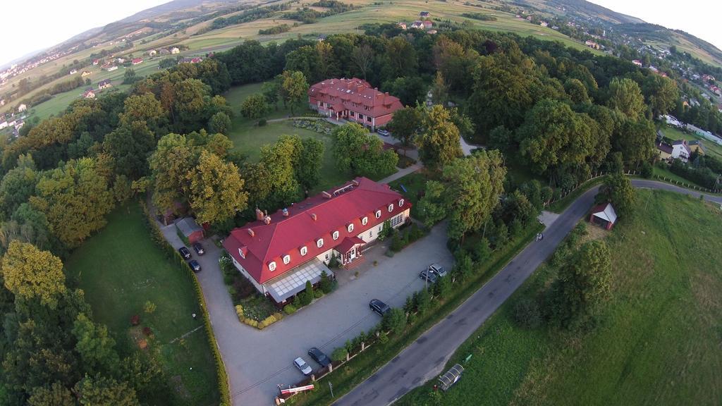 Hotel Dwor Ostoia à Rymanów Extérieur photo