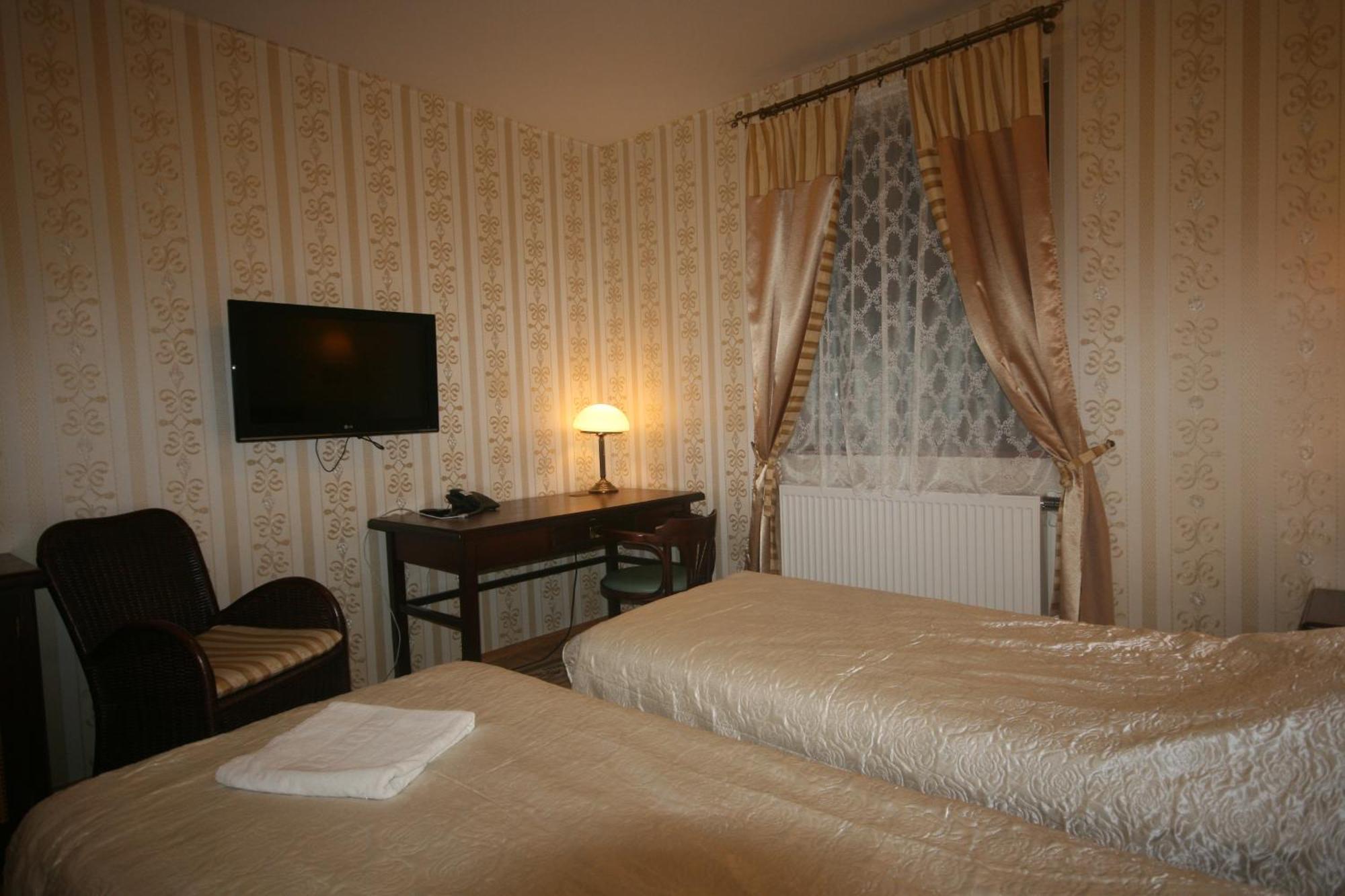 Hotel Dwor Ostoia à Rymanów Chambre photo