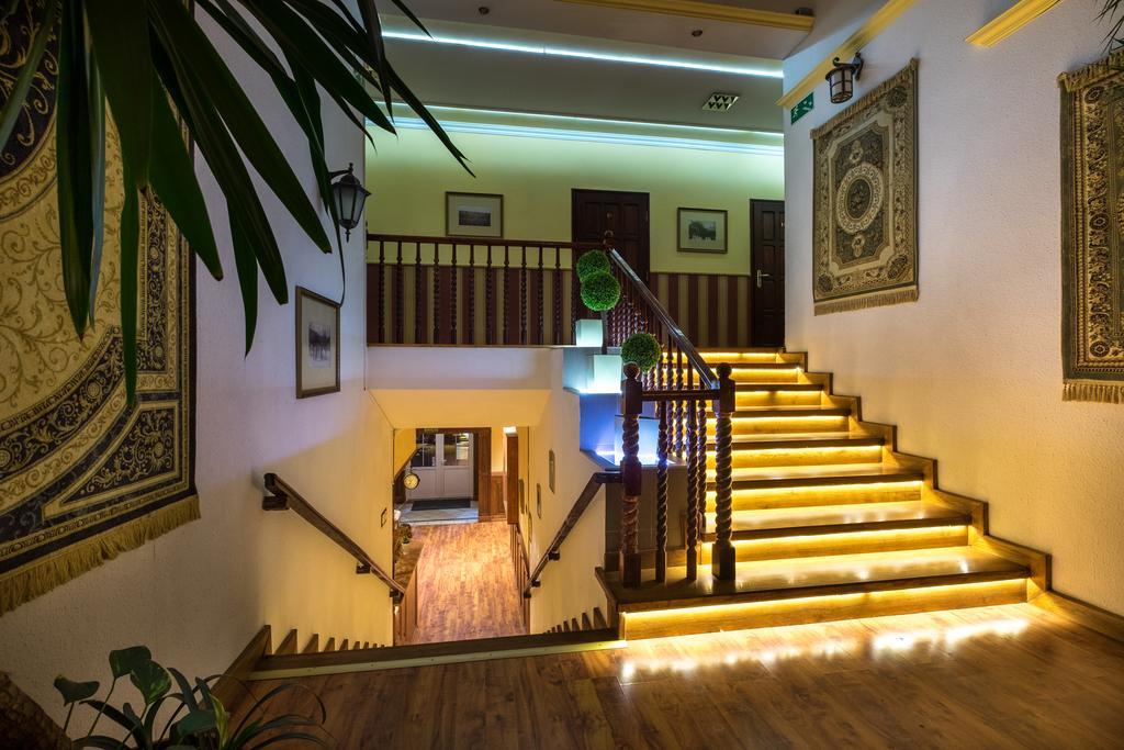 Hotel Dwor Ostoia à Rymanów Extérieur photo