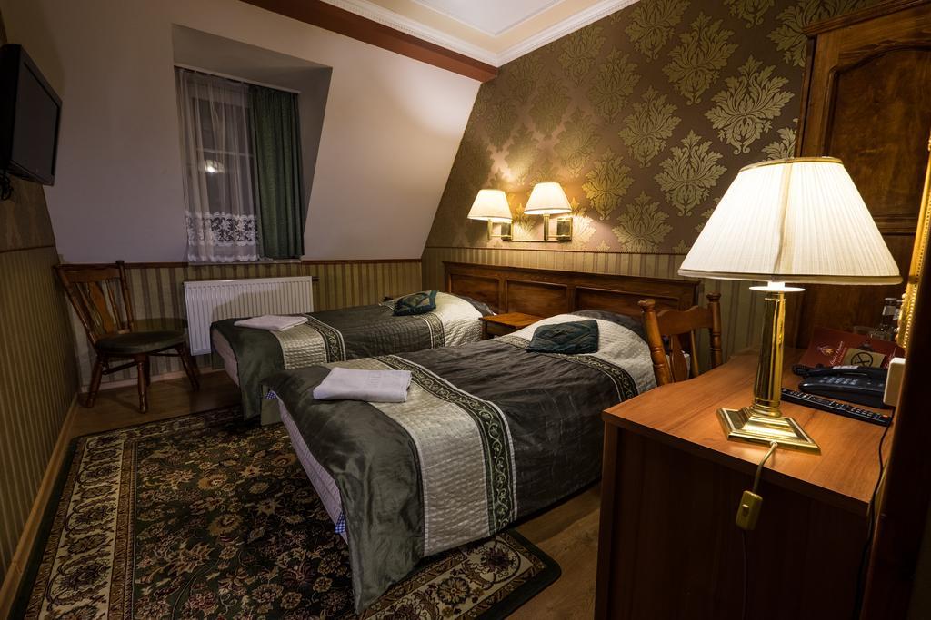 Hotel Dwor Ostoia à Rymanów Extérieur photo