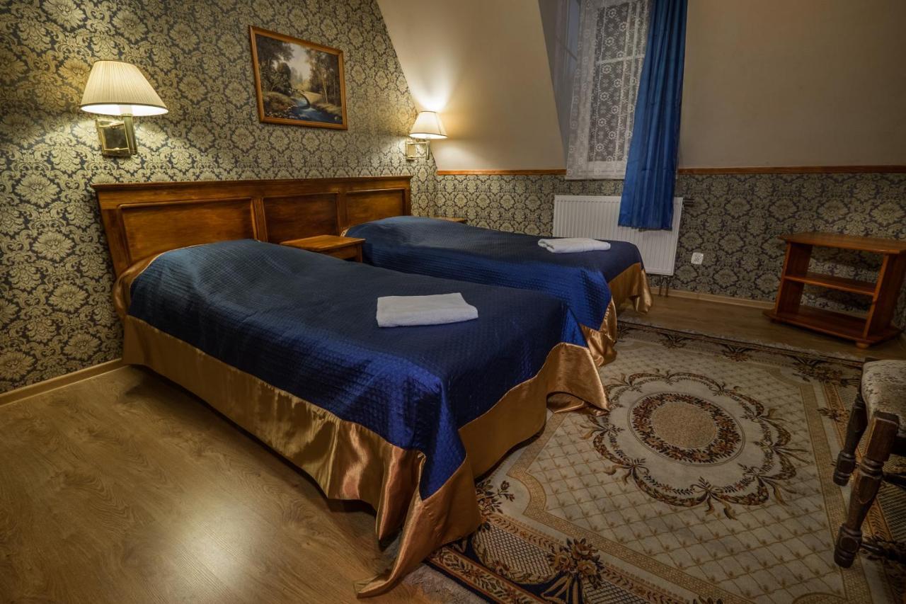 Hotel Dwor Ostoia à Rymanów Extérieur photo